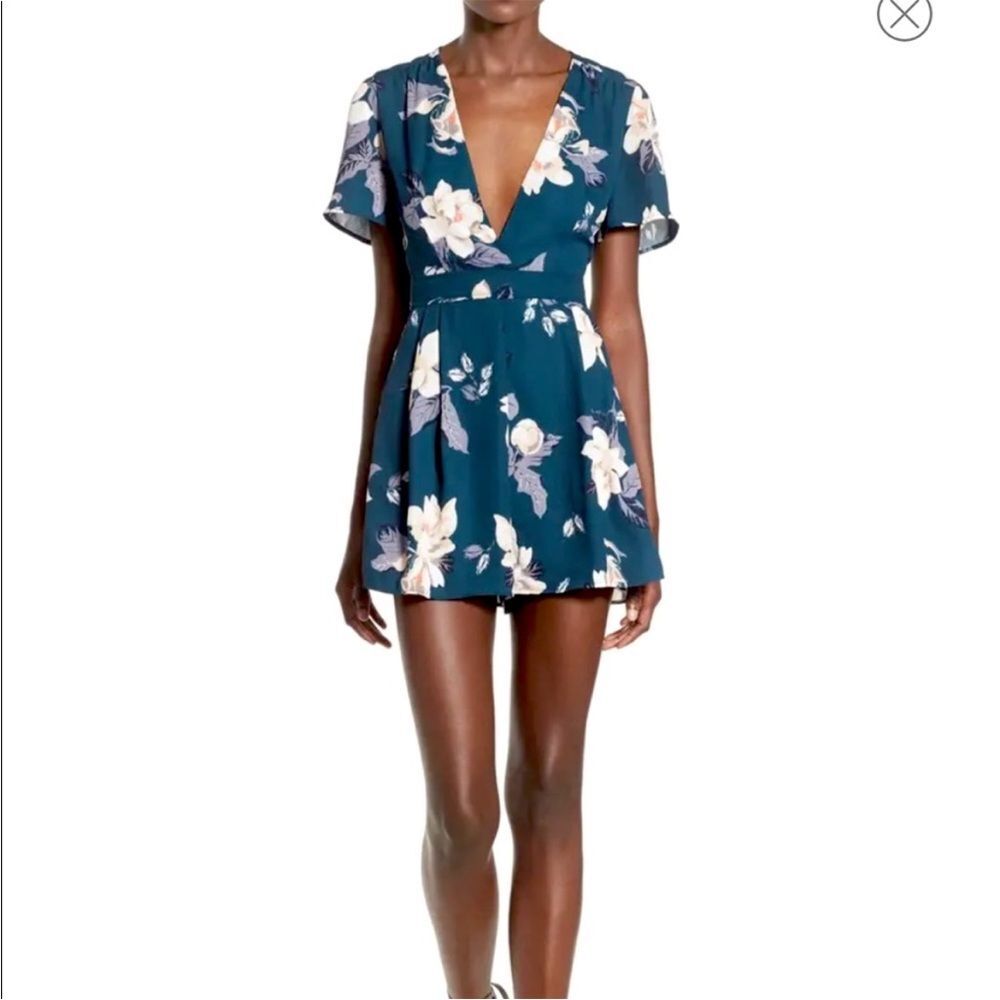 ASTR The Label Revolve Deep V Cut Green Floral Flowers Romper Small